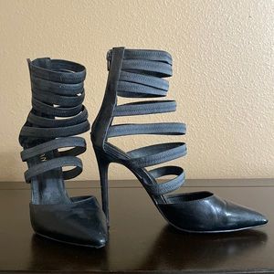 🥳 7/$10!! Gorgeous & Stylish Black Heels. Size 8.5 🖤